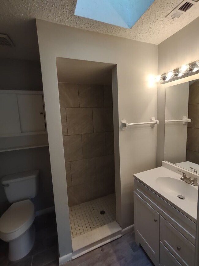 Building Photo - Indian Trails 3 Bedroom 2 Bath!