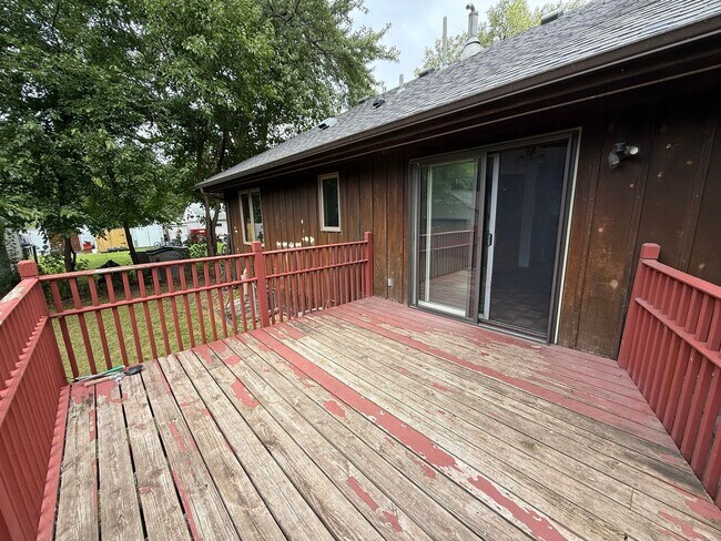 Building Photo - Bloomington 4 Bed 3 Bath SF Home available...