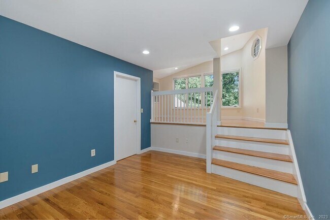 Building Photo - 585 Webbs Hill Rd