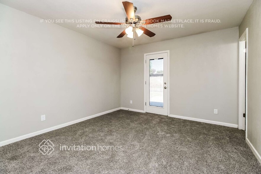 Building Photo - 1027 E Frost Dr
