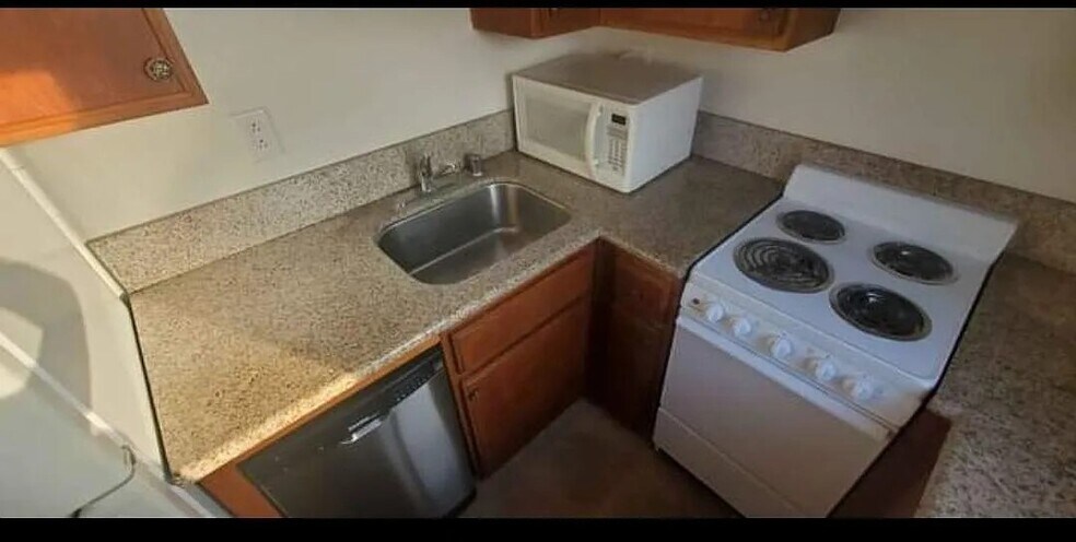 Building Photo - 3645 Country Oaks Loop