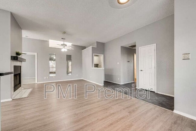 Building Photo - 1220 Royal Crescent Dr