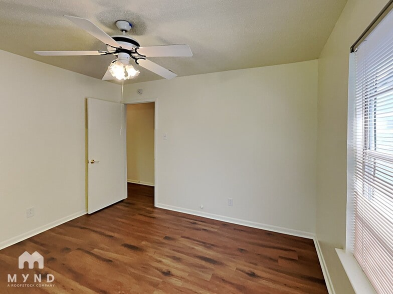 Building Photo - 4802 Hilldale Dr