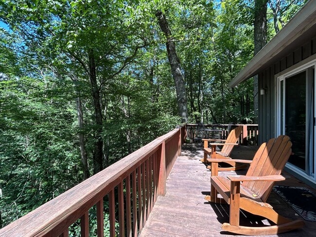 Building Photo - Spacious 3BR/2BA Home Near Downtown Boone & ASU