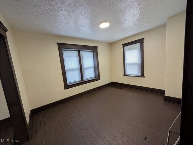 Building Photo - 430 Alexander St