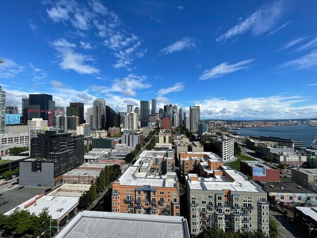 Building Photo - Beautiful Home In Arbor Place Tower