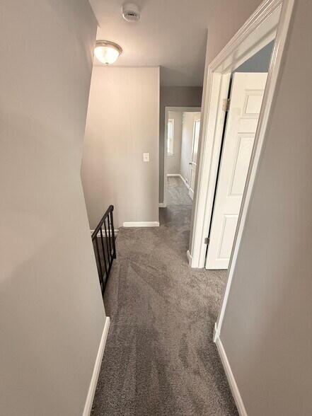 Building Photo - 1644 Sherwood Ave