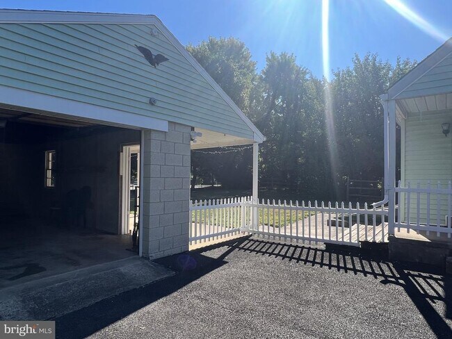 Building Photo - 138 E 7 Stars Rd