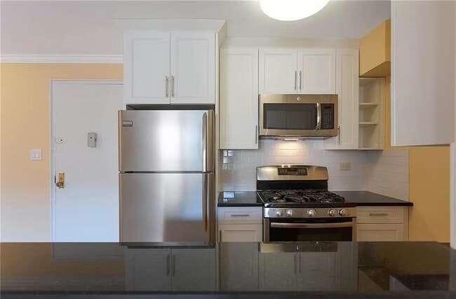 Building Photo - Upscale 1BR Designed for Comfort