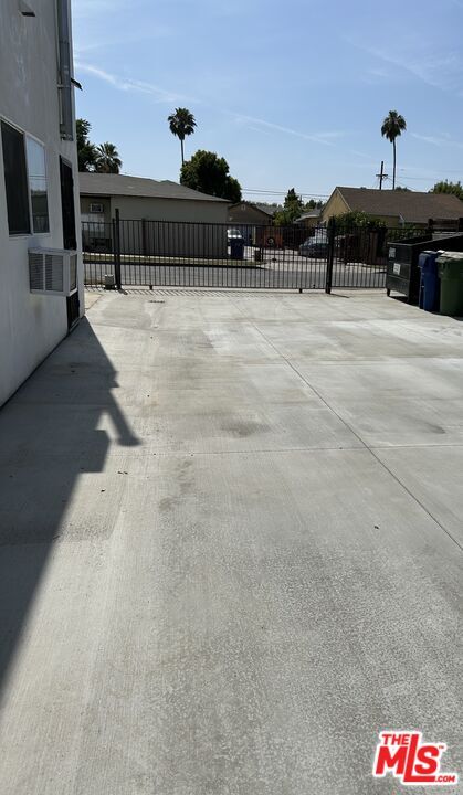Building Photo - 13757 Vanowen St
