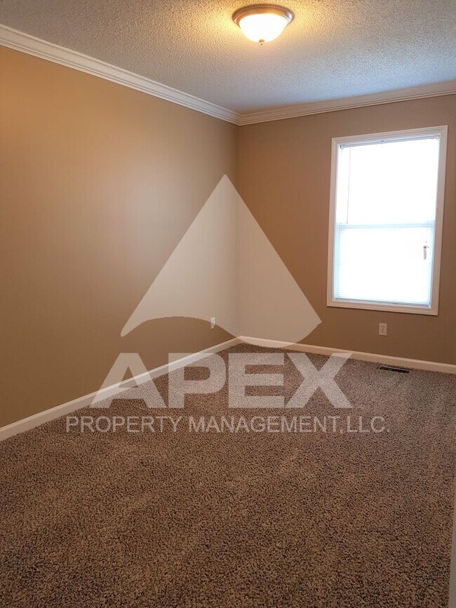 Building Photo - MOVE-IN SPECIAL,NO RENT TIL APRIL 1ST! - NICE 3 Bd | 2 Ba Top Floor Condo in West Knoxville!