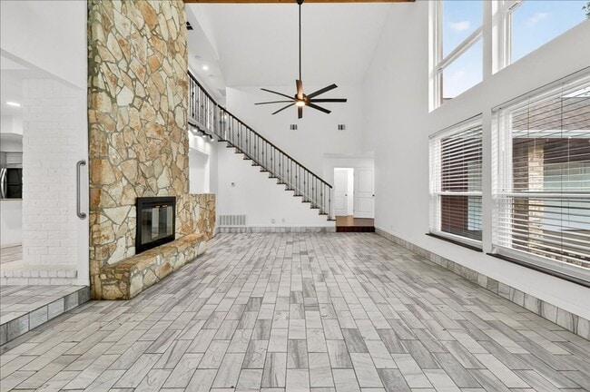 Building Photo - 5025 Romford Dr