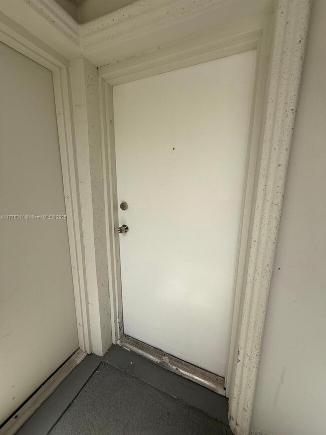 Building Photo - 444 SW 4th St