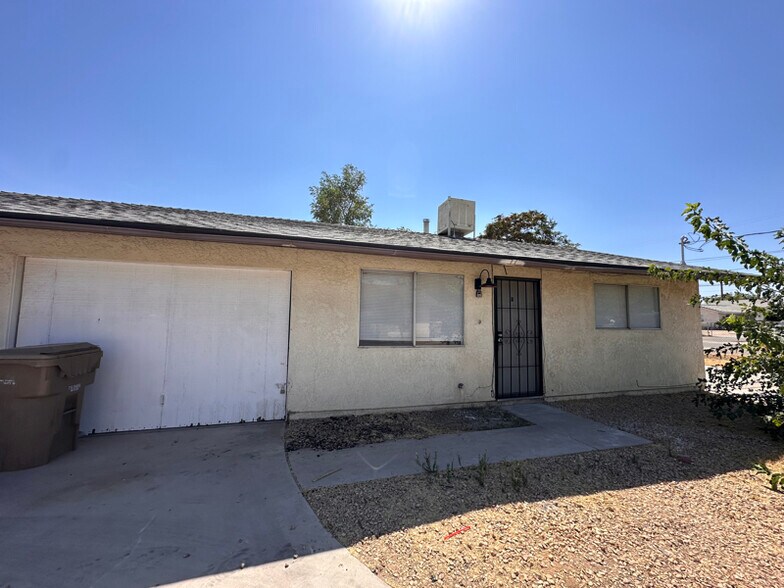 Building Photo - 16260 Orange St