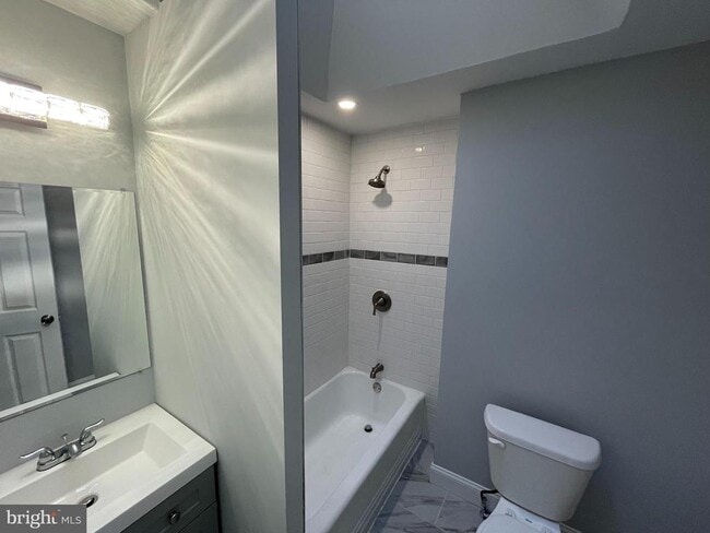 Building Photo - 532 E Mayland St