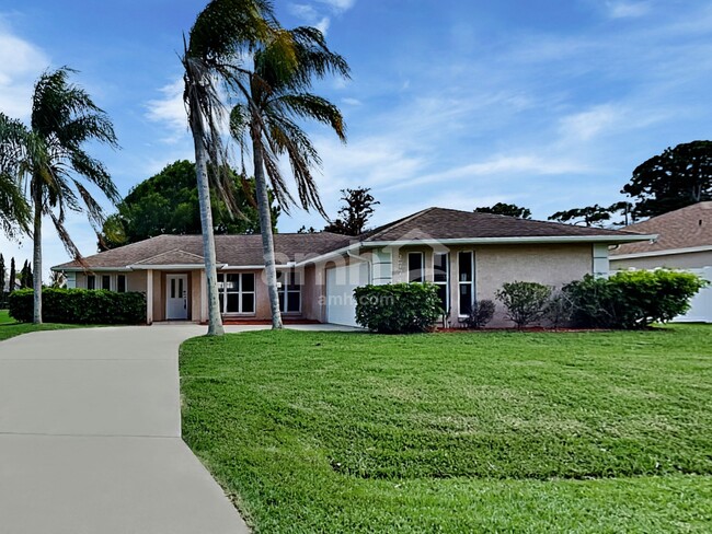 Building Photo - 2774 SE Bishop Ave