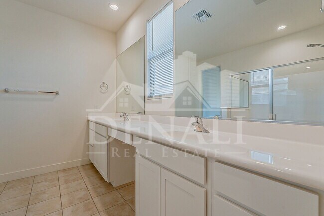 Building Photo - 10962 W Taylor St