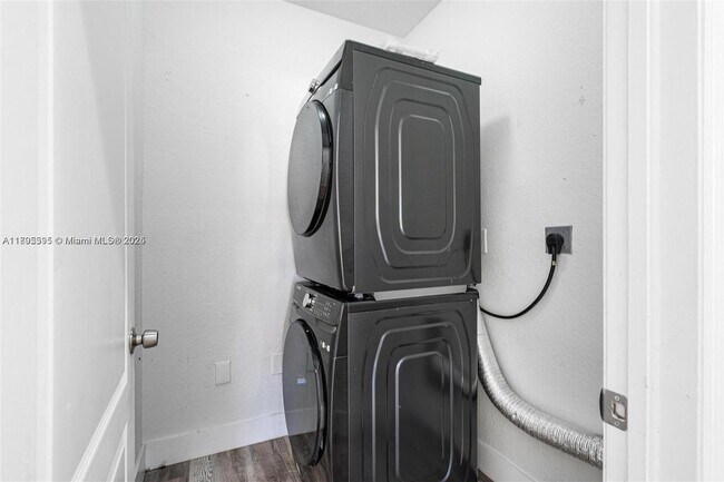 Building Photo - 16350 SW 50th Terrace