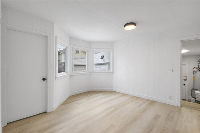 Building Photo - 2064 Encinal Ave