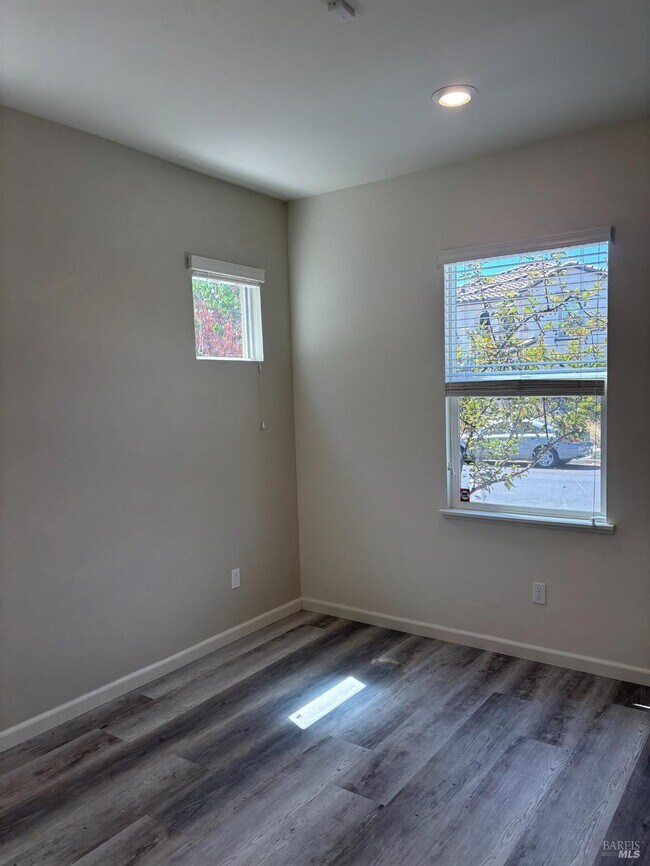 Building Photo - 5558 Kennedy Pl