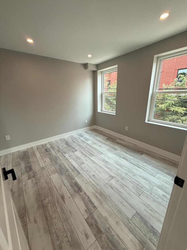 Building Photo - 2623 Poplar St