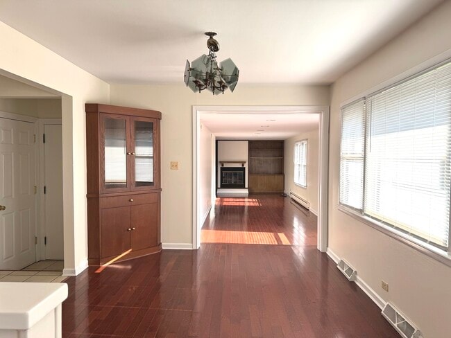 Building Photo - 860 Madelyn Dr
