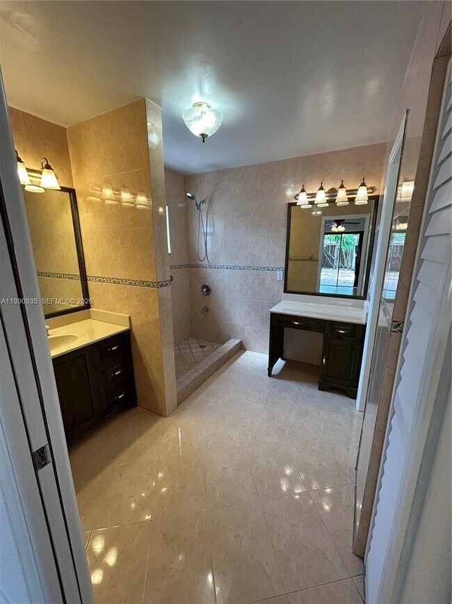 Building Photo - 8910 SW 4th Ln