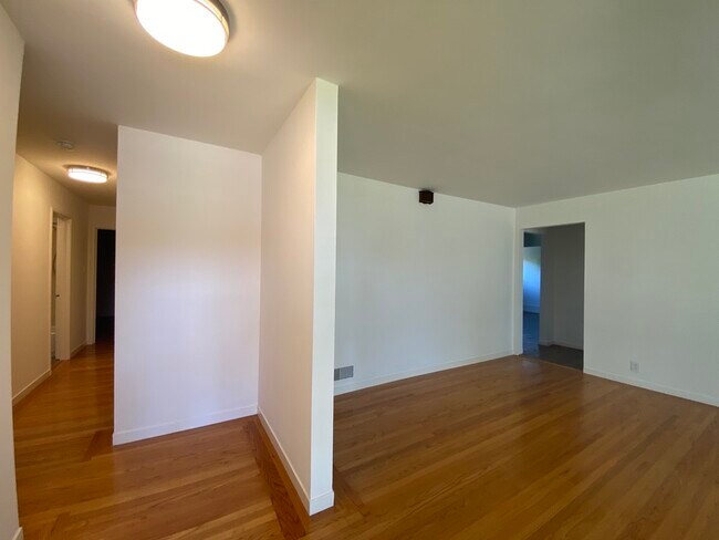 Building Photo - 2101 Trousdale Dr