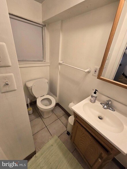 Building Photo - 1319 E Street NE Unit