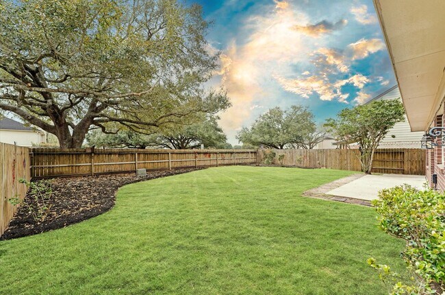 Building Photo - 630 Hawthorn Pl