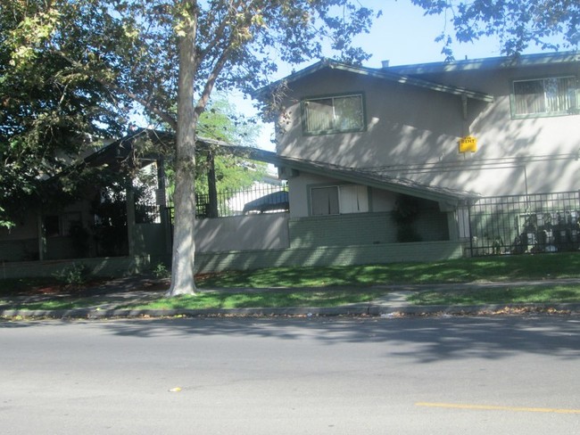 Building Photo - Home Crest Townhomes