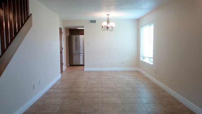 Building Photo - NORTHEAST COLONIAL PARK CONDOMINIUM