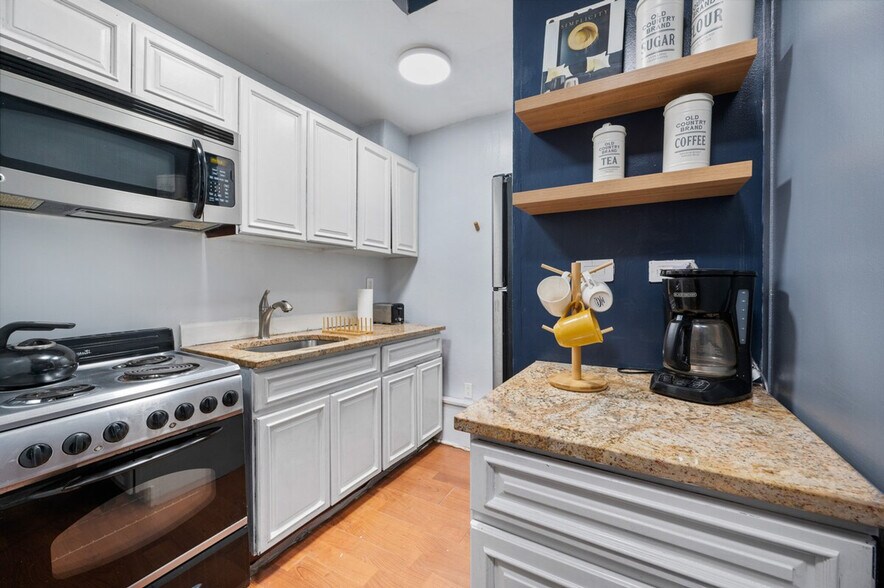 Building Photo - 474 9th Ave