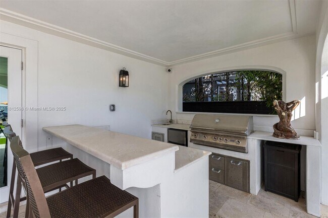 Building Photo - 1460 S Treasure Dr