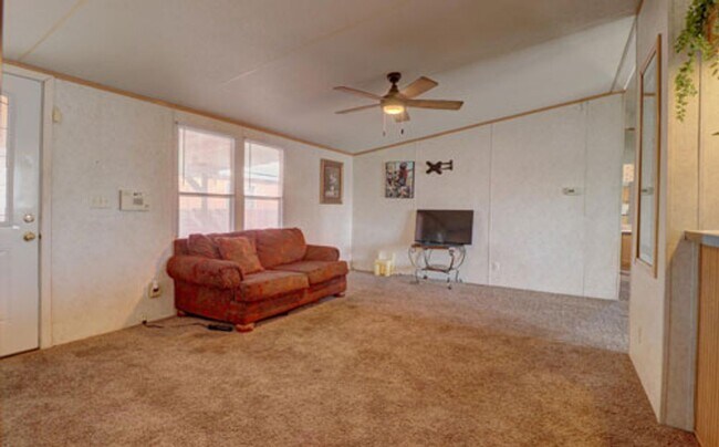 Building Photo - Spacious 3/2 Doublewide on fenced lot