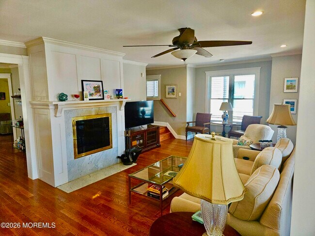 Building Photo - 1305 Locust Dr