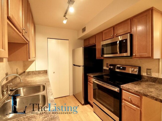 Building Photo - 2898 Plaza Terrace Dr