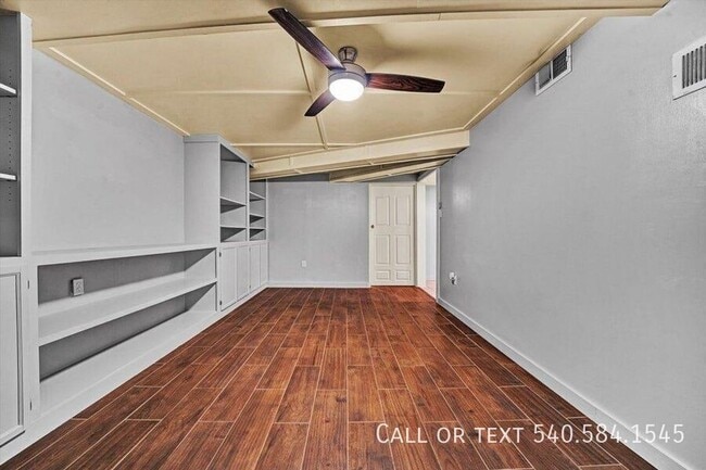 Building Photo - 5001 Hildebrand Rd NW