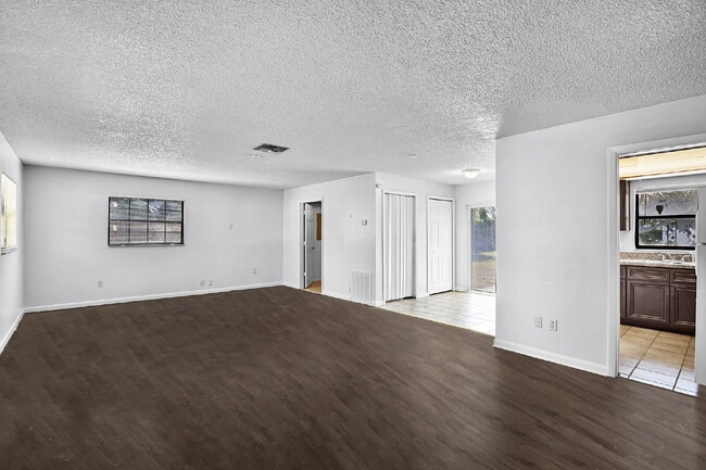 Building Photo - Move-In Ready 3-Bedroom Home with Spacious...