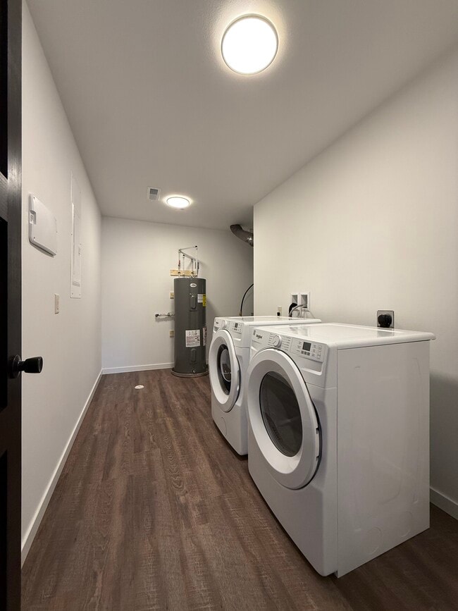 Building Photo - 5491 164th St