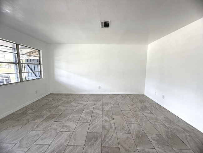 Building Photo - 2621 Nightshade Ln