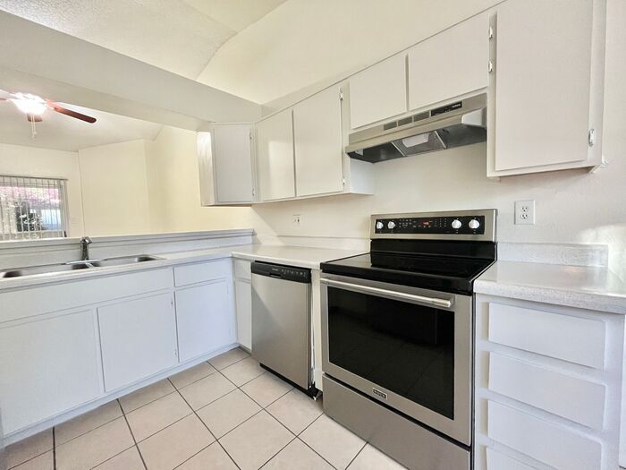 Building Photo - 16818 N 56th St