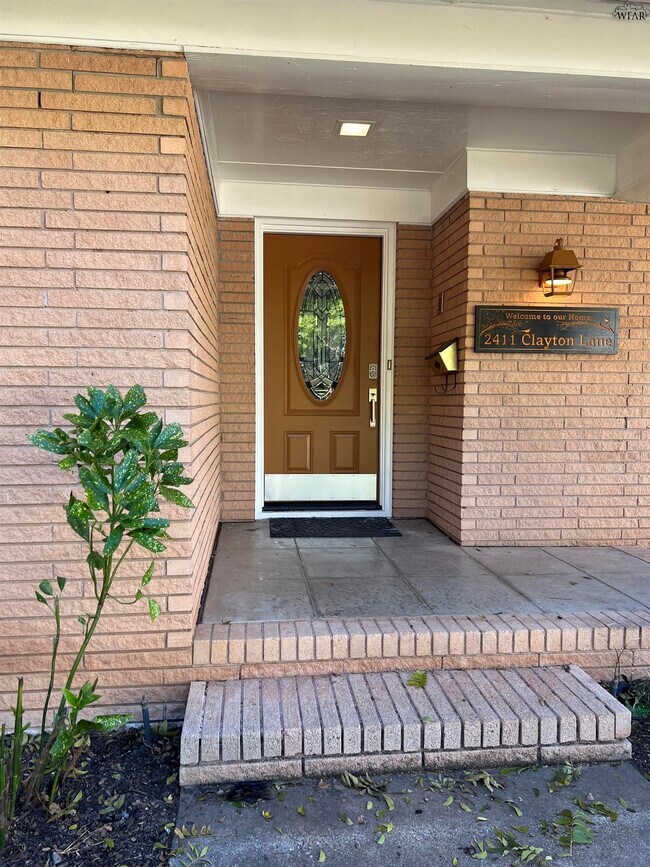 Building Photo - 2411 Clayton Ln