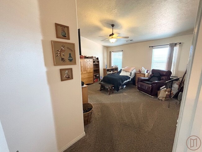Building Photo - Snow Canyon Home!