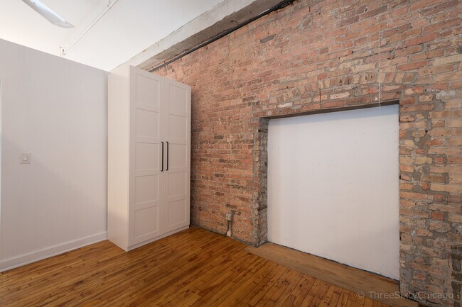 Building Photo - 711 S Dearborn St