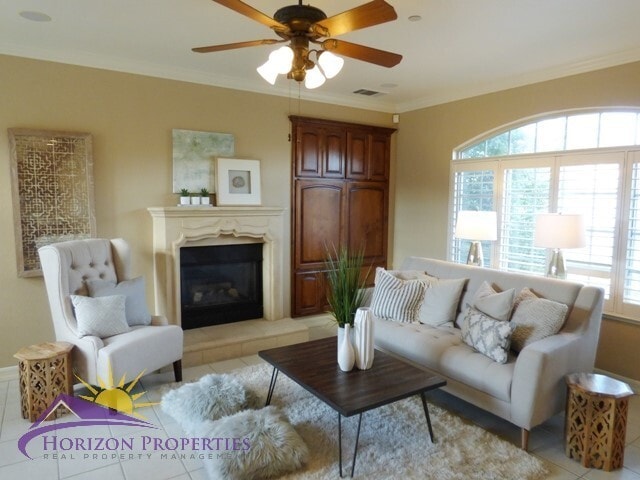 Building Photo - Modern Three-story 5 Bed 3.5 Bath 2,601 sqft Fair Oaks Home