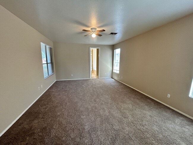 Building Photo - Spacious single story Peoria stunner w/New...