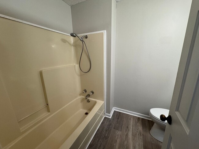 Building Photo - Townhouse in Murray