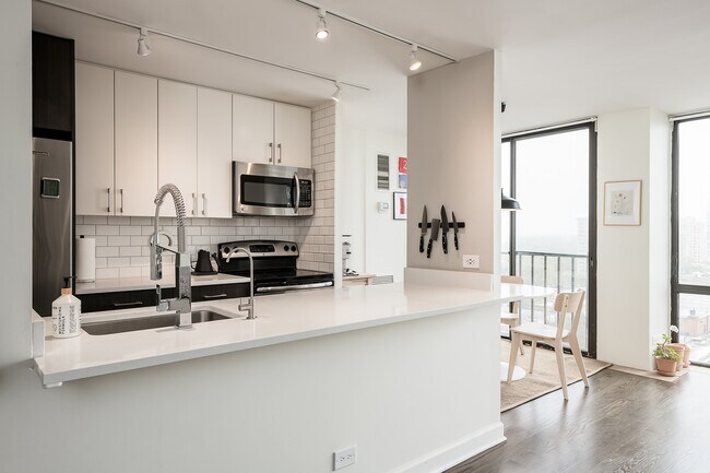 Building Photo - 345 W Fullerton Pkwy