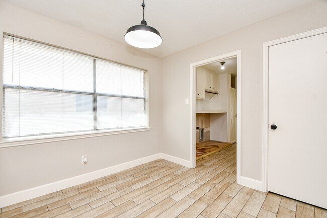 Building Photo - 2803 Green Fields Dr
